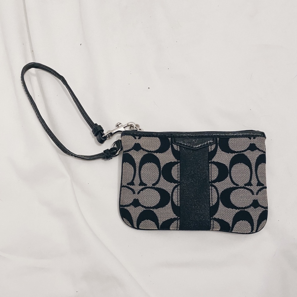SOLD Coach Monogram coin purse/wallet - Picture 2 of 6